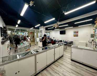 
7181 Yonge St Thornhill商业用地规划为商业零售物业占地345平方尺