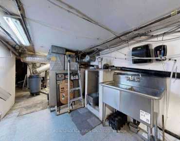 
4134 Bathurst St Clanton Park商业用地规划为商业物业占地775平方尺