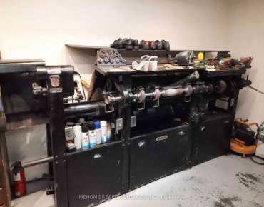 70 Eglinton Sq Clairlea-Birchmount is zoned as Commercial with total area of 805 sqft