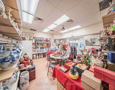 
6347 Yonge St Newtonbrook East商业用地规划为购物中心商业物业占地8,550平方尺