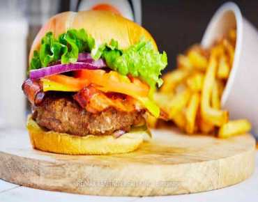 
132-134 Limestone Cres York University Heights商业用地规划为商业地产物业占地2,600平方尺