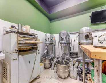 840 Church St Rosedale-Moore Park商业用地规划为中心商业区物业占地700平方尺