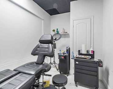 16 - 16 Church St Waterfront Communities C8, 多伦多商业用地规划为CR - Commercial并占地1130.00平方尺
