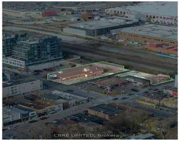 
7181 Yonge St Thornhill商业用地规划为商业地产物业占地225平方尺