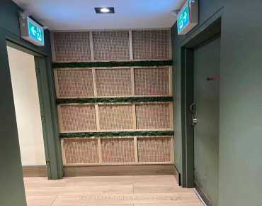 5588 Yonge St Willowdale West, 多伦多商业用地规划为Retail/Commercia并占地2200.00平方尺
