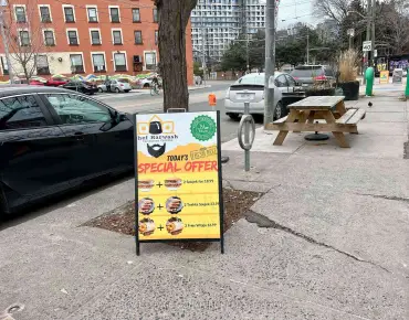 707 Dundas St W Kensington-Chinatown, 多伦多商业用地规划为Business Commerc并占地100.00平方尺
