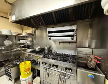 586 Bloor St W Annex, Toronto is zoned as Commercial with total area of 1600.00 sqft