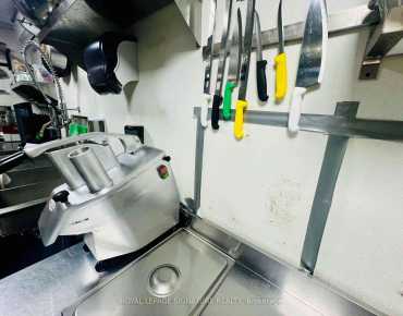 1132 Queen St W Little Portugal, 多伦多商业用地规划为Commercial并占地1692.00平方尺
