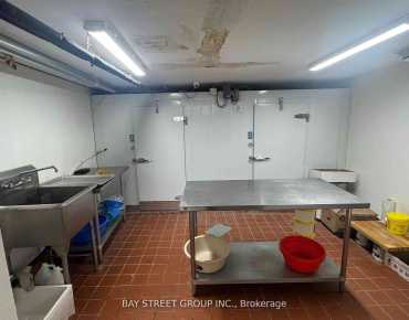 
692 Yonge St Bay Street Corridor, Toronto is zoned as Commercial with total area of 950.00 sqft