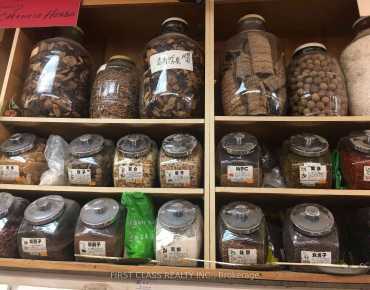 
6A Yonge St Waterfront Communities C1 is zoned as Commercial with total area of 1,234 sqft