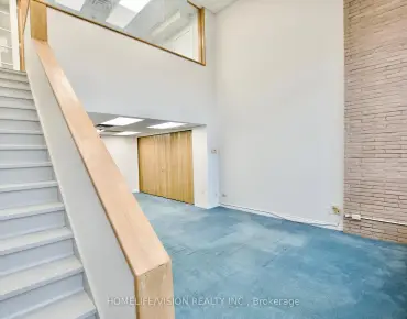 303 - 1315 Lawrence Ave E Victoria Village, 多伦多商业用地规划为M2,MOF并占地1005.00平方尺
