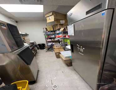 
578 Marlee Ave Yorkdale-Glen Park商业用地规划为商业地产物业占地900平方尺
