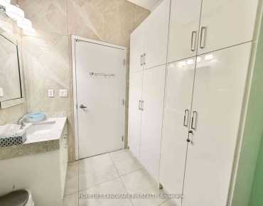 
7181 Yonge St Thornhill is zoned as Commercial with total area of 661 sqft