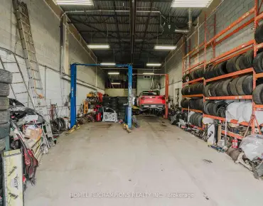 12 - 2835 Markham Rd Rouge E11, 多伦多商业用地规划为Auto Mechanic Re并占地2000.00平方尺
