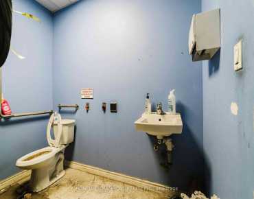 12 - 2835 Markham Rd Rouge E11, 多伦多商业用地规划为Auto Mechanic Re并占地2000.00平方尺
