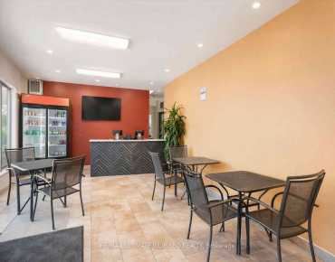 
Yonge Stre Thornhill商业用地规划为商业零售物业占地374平方尺