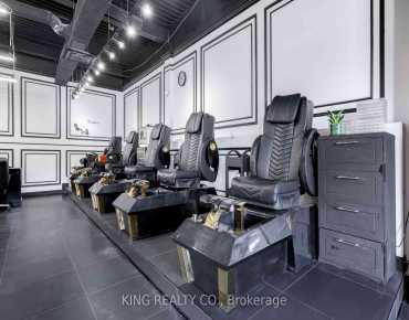 
5460 Yonge St Willowdale West商业用地规划为商业地产物业占地1,076平方尺