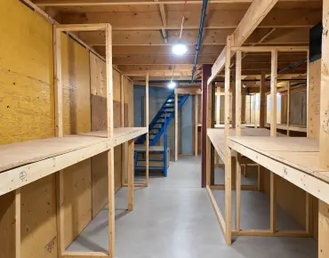 
923 Dundas St W Trinity-Bellwoods is zoned as Commercial/Residential with total area of 1,633 sqft