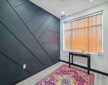 
Yonge Stre Willowdale East is zoned as Commercial with total area of 366 sqft