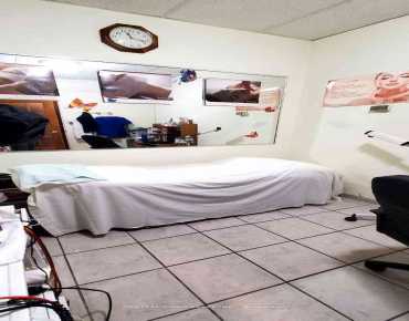 2 - 8220 Bayview Ave Royal Orchard, 万锦商业用地规划为Plaza并占地平方尺
