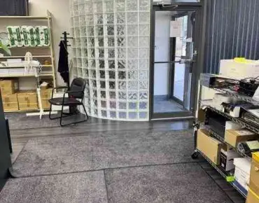 16 - 60 West Wilmot St Beaver Creek Business Park, 列治文山商业用地规划为M1并占地2952.00平方尺
