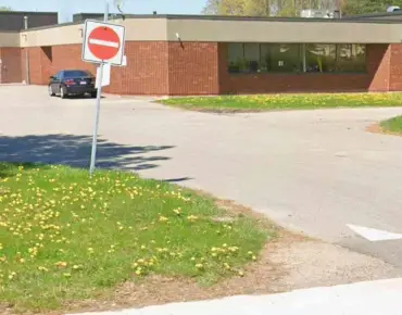 20 - 400 Esna Park Dr Milliken Mills West, 万锦商业用地规划为Industrial并占地1821.00平方尺
