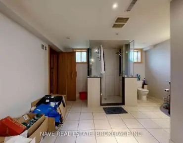 9747 Bathurst St North Richvale, 列治文山商业用地规划为R2并占地14155.00平方尺

