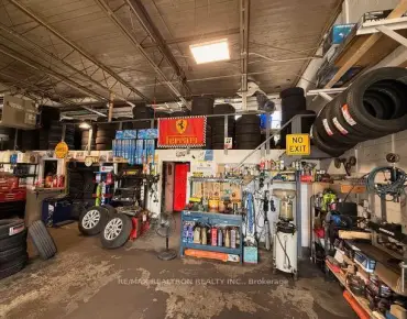
355 Pitfield Rd Agincourt South-Malvern West is zoned as Commercial with total area of 950 sqft
