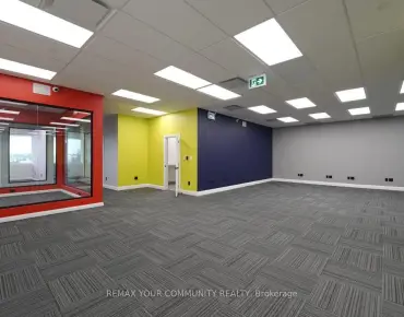 320 - 9390 Woodbine Ave Markham Village, 万锦商业用地规划为MC并占地3842.00平方尺
