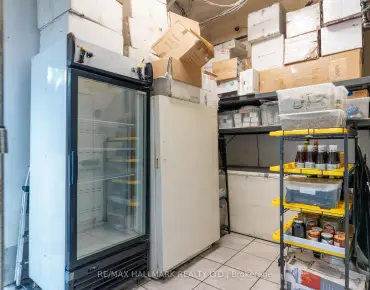 8053 Yonge St Royal Orchard, Markham is zoned as Commercial with total area of 1050.00 sqft
