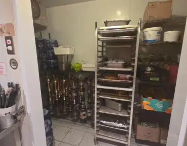 
C3 - 800 Sheppard Ave W Bathurst Manor, 多伦多商业用地规划为Office/Retail物业占地1300.00平方尺