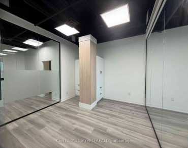 
1774 St Clair Ave W Weston-Pellam Park商业用地规划为商业民宅3物业占地1,647平方尺