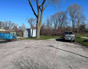 
334 Adelaide St W Waterfront Communities C1 is zoned as Commercial with total area of 809 sqft