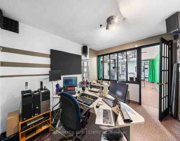 
Yonge Stre Thornhill is zoned as Commerical with total area of 248 sqft
