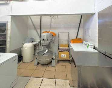 
9225 Leslie St Beaver Creek Business Park商业用地规划为工业用地物业占地11,590平方尺