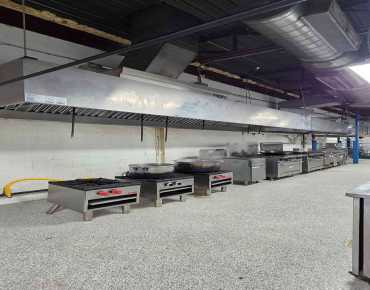 
Spadina Ave Kensington-Chinatown is zoned as Commercial with total area of 597 sqft