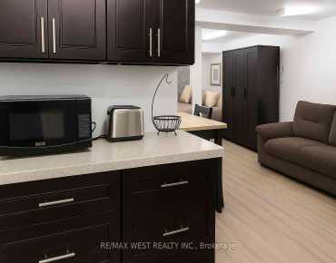 33 South Station St Weston, 多伦多商业用地规划为2.5 (c2.5; r2.5)并占地3009.00平方尺
