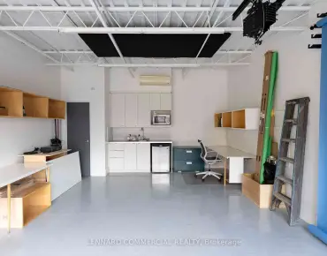 95 Pelham Ave Weston-Pellam Park, 多伦多商业用地规划为E 2.0 (X301)并占地3215.00平方尺
