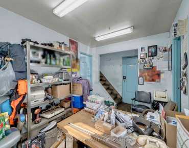 32 Guided Crt West Humber-Clairville, Toronto is zoned as E1(103) with total area of 1284.00 sqft
