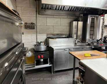 
Steeles Aven York University Heights商业用地规划为商业物业占地3,000平方尺