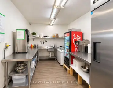 3930 Keele St York University Heights, 多伦多商业用地规划为Commercial Retai并占地1767.00平方尺
