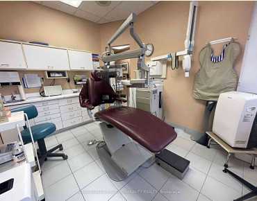 300 - 2780 Jane St Glenfield-Jane Heights, 多伦多商业用地规划为Medical/Dental并占地1423.00平方尺
