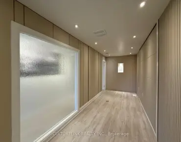 Rear-5509 Yonge Stre