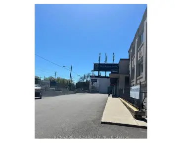 UPPER-1806 Avenue Road