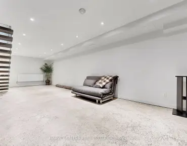819 Dundas Stre