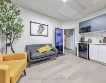 202-9955 Yonge Stre
